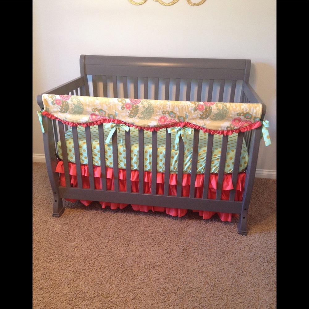 Custom made nursery bedding